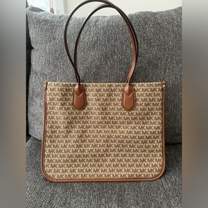Michael Kors Tote